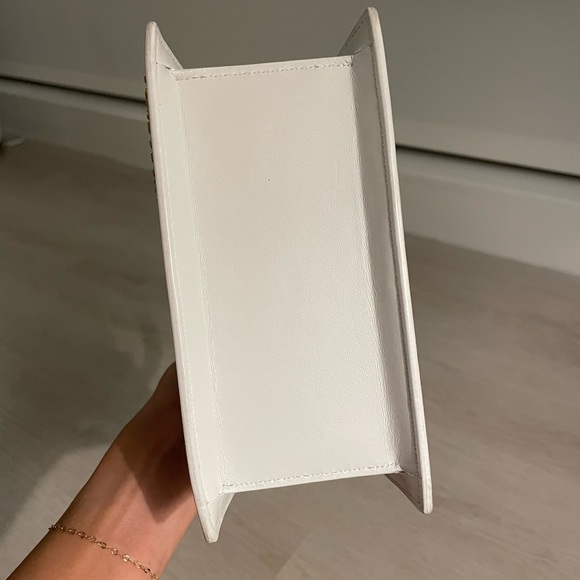 Jacquemus White ‘Le Chiquito Moyen’ Top Handle Bag - Picture 8 of 9